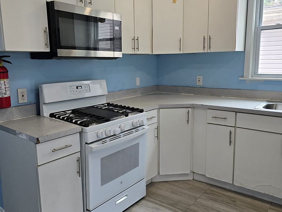 1st image of 164 Montgomery Ave Floor 2