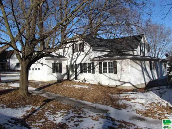 421 Oak St, Moorhead, IA 51558