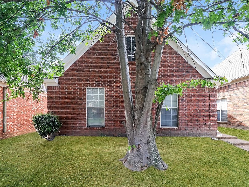 1st image of 2403 Lake Garden Dr #D