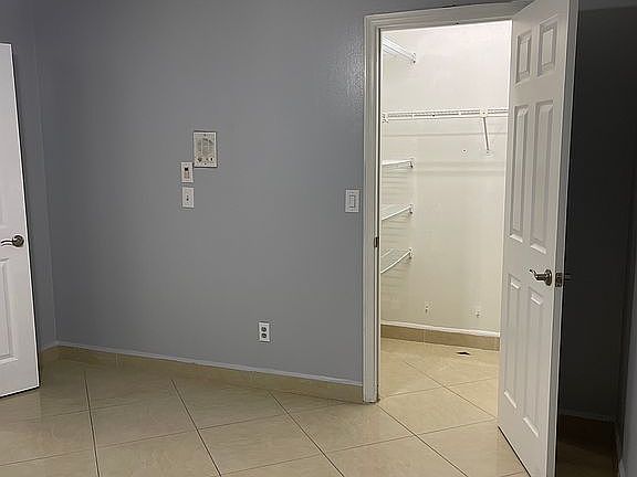 3rd image of 218 Deer Lake Cir