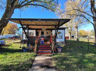 801 Main St, Henrietta, MO 64036