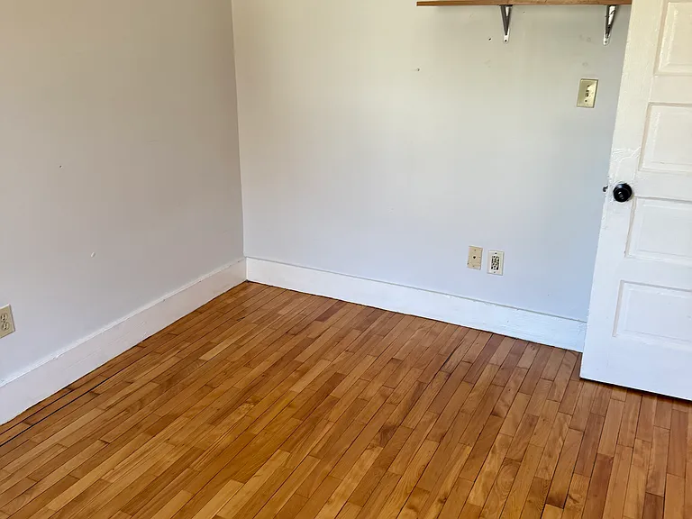 286 Woodford St #1 — Photo 10