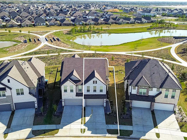 21163 Medina River Dr — Photo 3