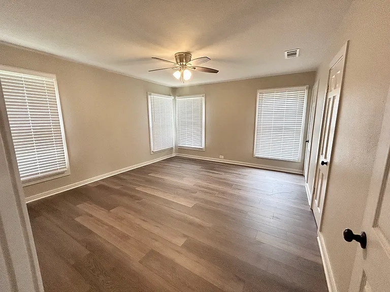 1606 N Travis St — Photo 15
