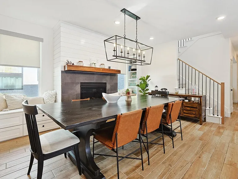 2420 Elm Pl — Photo 8