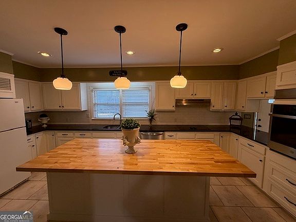 3rd image of 1221 Ridge Ave N