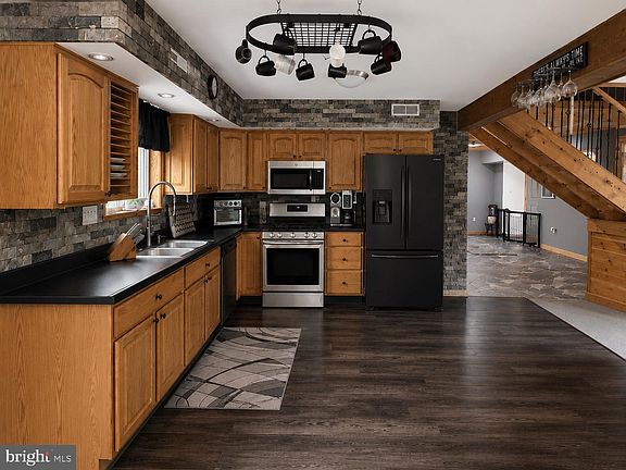 4th image of 303 Flickerwood Rd