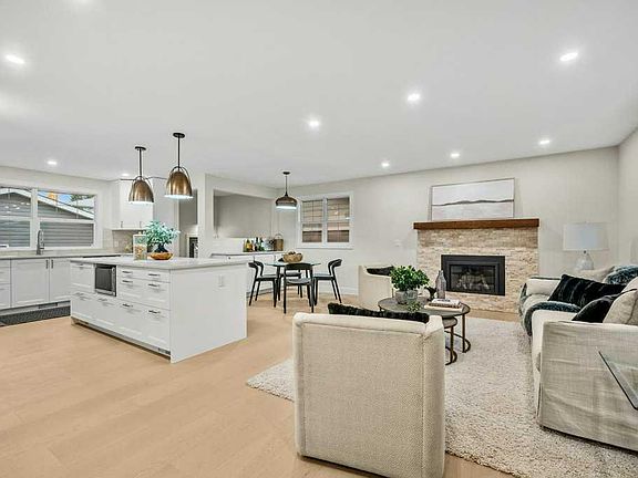 3rd image of 7 E Canna Bay SW