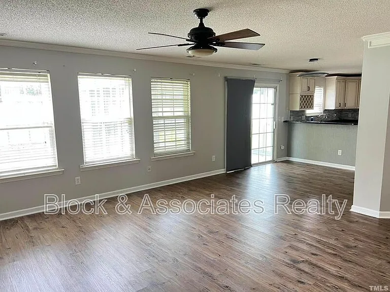 5013 Marathon Ln — Photo 9