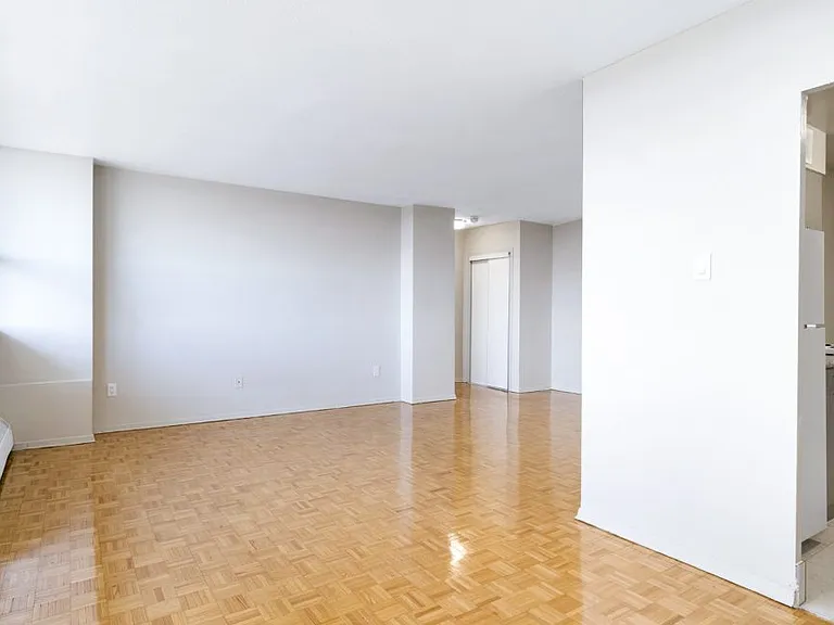 2600 Jane St — Photo 13