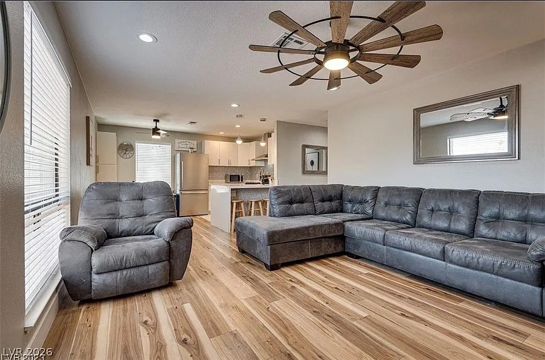 2 bed, 994 sqft, $2,200 — Photo 2