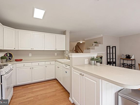 5th image of 5107 Donovan Dr