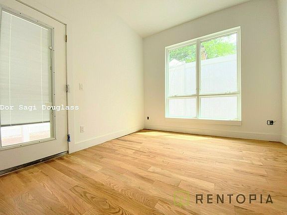 5th image of 61 Montrose Ave #105