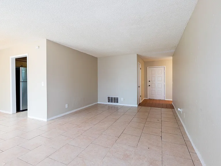 4902 S Gum Ave — Photo 19