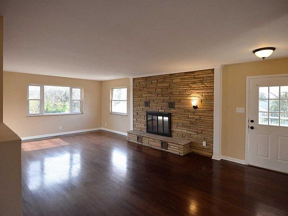 3rd image of 2530 Fairmont Blvd