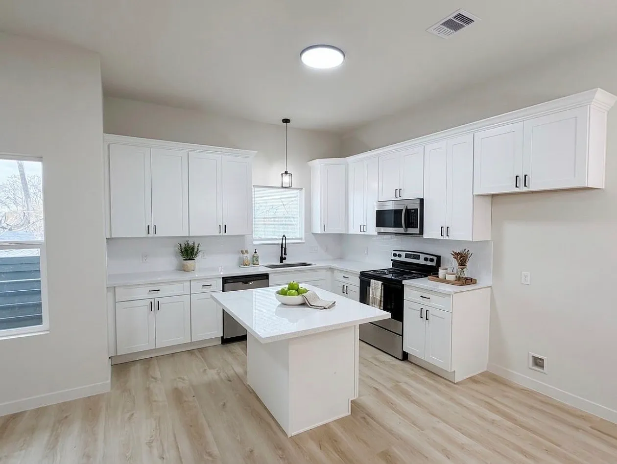 3 bed, 1092 sqft, $1,950 — Photo 3