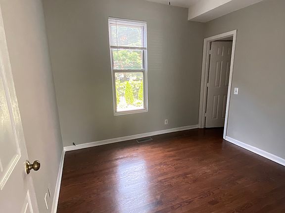 3rd image of 1036 N Marshfield Ave APT 1R