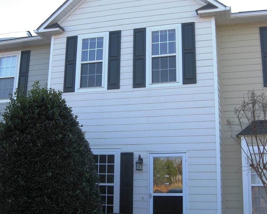 1st image of 4 Belhaven Dr