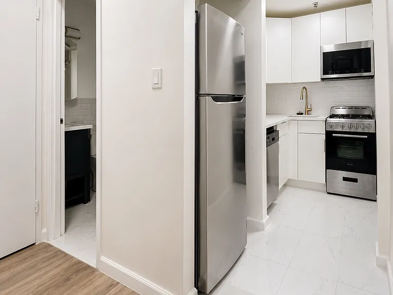 311 E 51st St #4F — Photo 8
