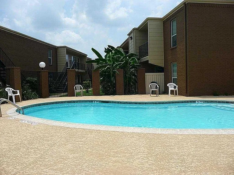 8100 Creekbend Dr #184 — Photo 17