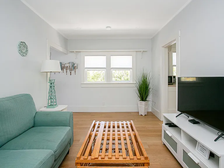 109B Aquidneck Ave — Photo 10