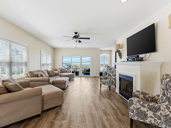 5th image of 639 W Spruce Ave #639