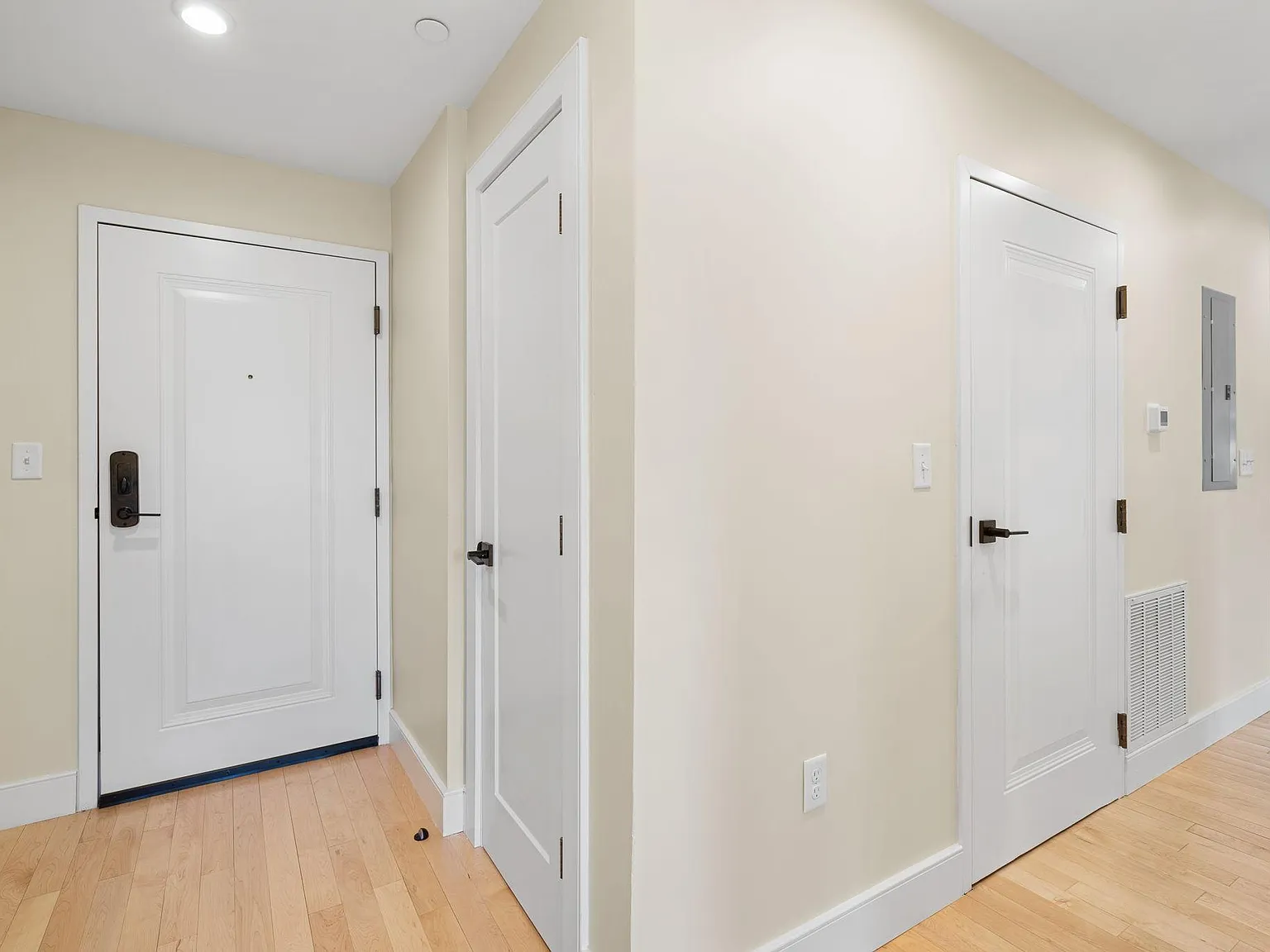 2 bed, 1150 sqft, $3,300 — Photo 4