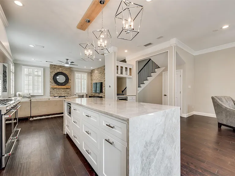 2902 N Pearl St — Photo 5