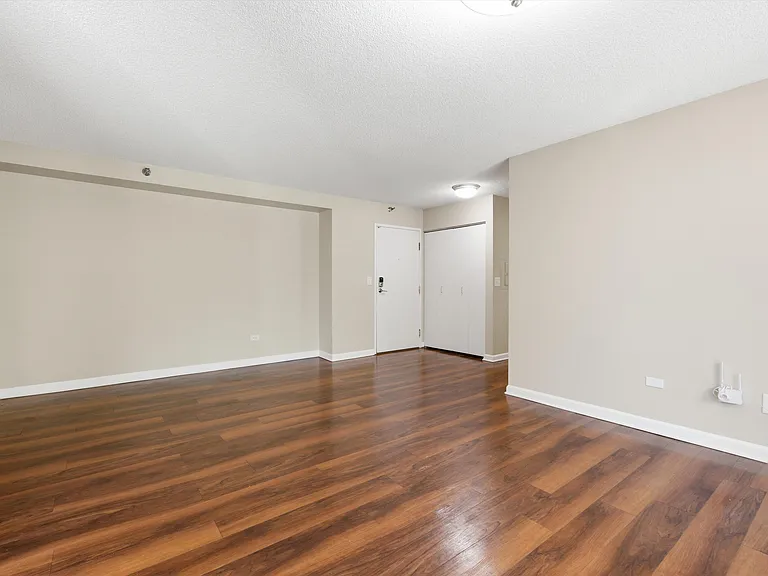 Evanston Place — Photo 47