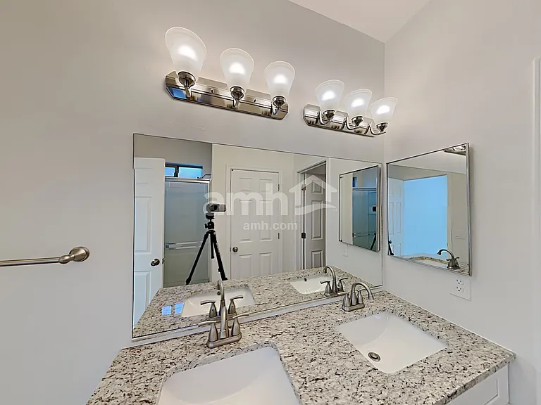 124 E Calle Puente Azul — Photo 10