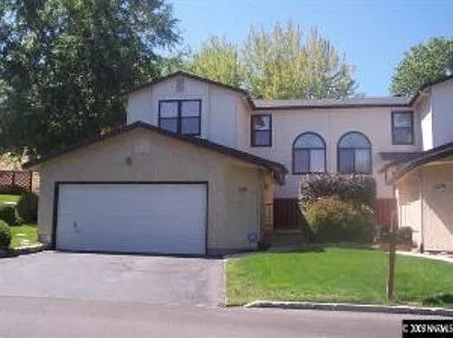 1080 Thompson St photo 1