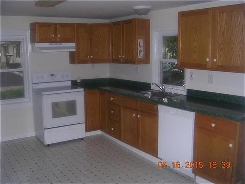 2nd image of 86 Saint Paul Ave
