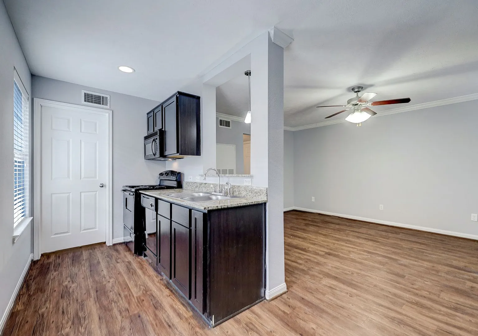 1222 Heights — Photo 3