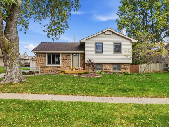 706 SE 10th St, Ankeny, IA 50021