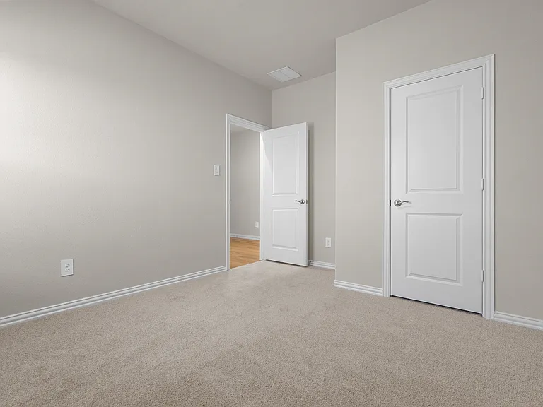 6649 Valley Lake Ln — Photo 4