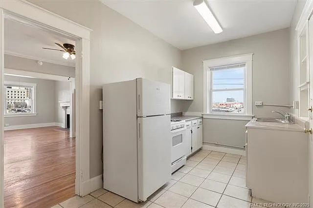 Melrose Apartments — Photo 15