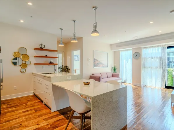 1105 Pandora Ave #N312, Victoria, BC V8V 3P9