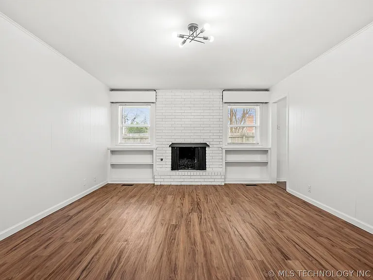 2508 E 51st St — Photo 5