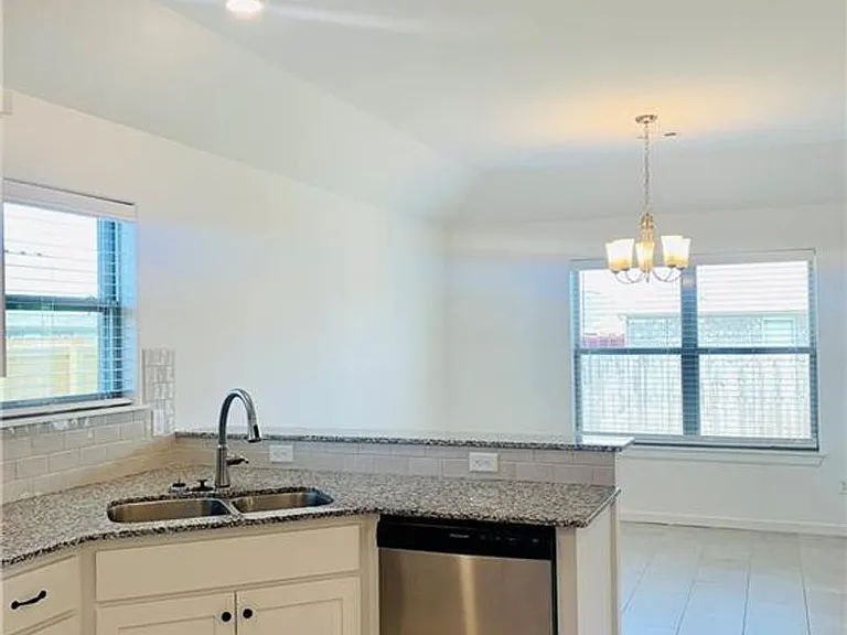 4304 W Newton Ave — Photo 5