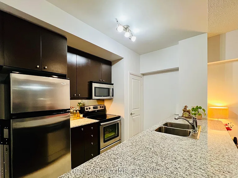 4033 Hurontario St #312 — Photo 13