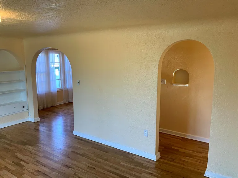 4 Bedroom, 1.5 Bath House — Photo 6