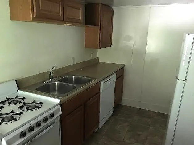 105 Dewitt Place - 8 — Photo 3