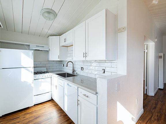 3rd image of 2021 Garnet Ave Unit 1/2