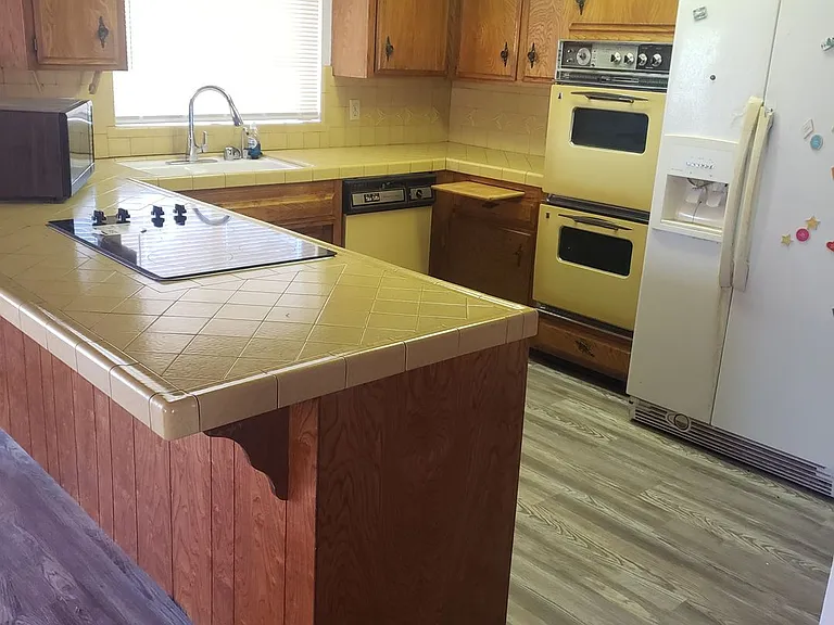 3847 Vine Ave — Photo 2