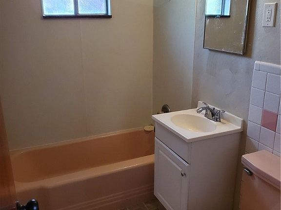 4th image of 15 Filmore Ave
