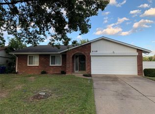 2115 Rountree Dr, Saint Louis, MO 63136
