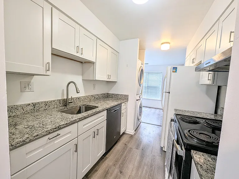 5816 Burke Manor Ct — Photo 5