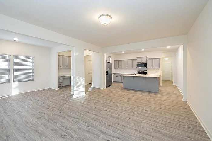 3 bed, 2.5 bath, 2145 sqft, $1,895 — Photo 4