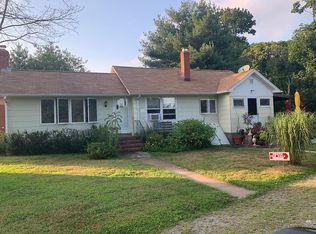 375 Farmer Rd, Mattituck, NY 11952