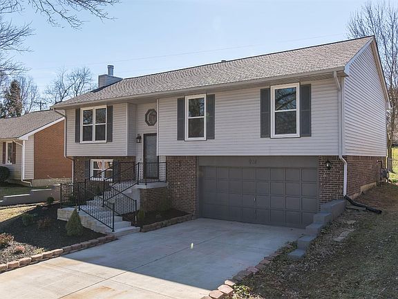 2nd image of 924 Wyndham Hills Dr